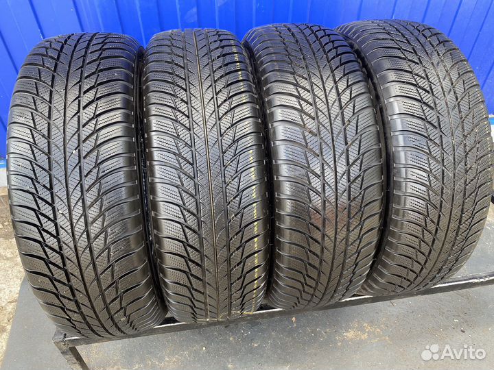 Bridgestone Blizzak LM-001 215/65 R17