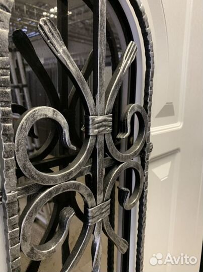 Дверь входная Лион. Белый