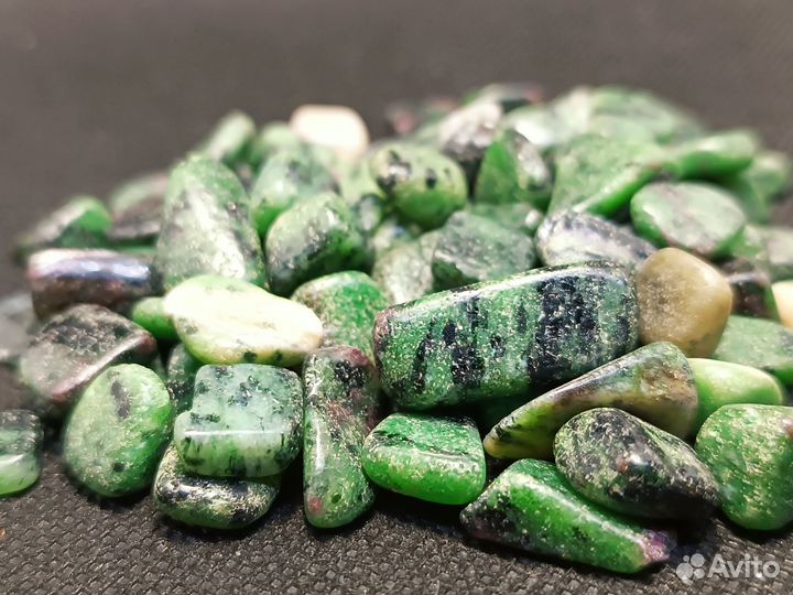 Солнечный камень. Коралл. Обсидиан снежный