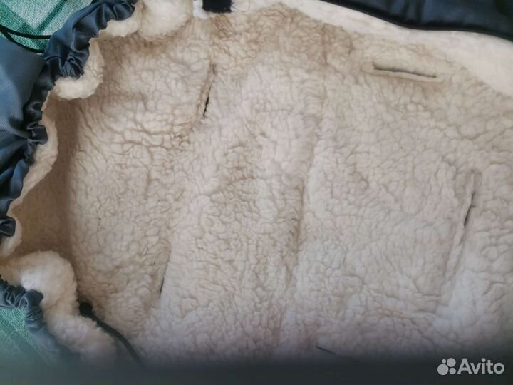 Зимний конверт на овчине с муфтой