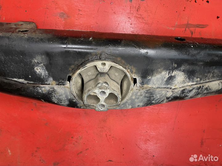 Балка раздаточной коробки Audi q7 4.2 FSI BAR