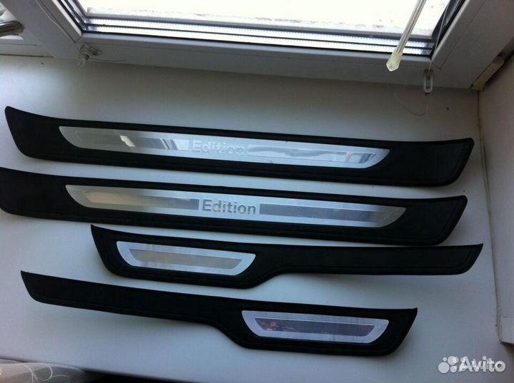 Накладки на пороги BMW e90