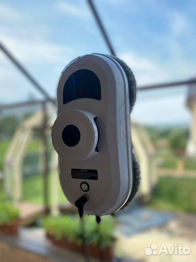 Умный робот мойщик окон