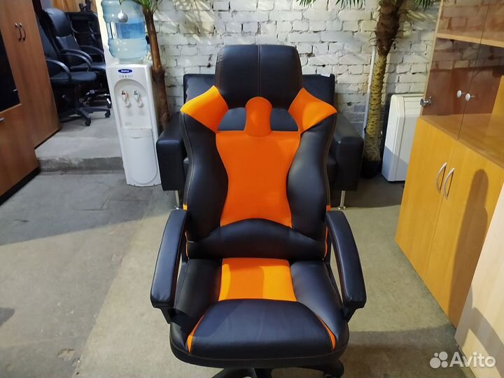 Кресло руководителя Дик новое (оранжевый)