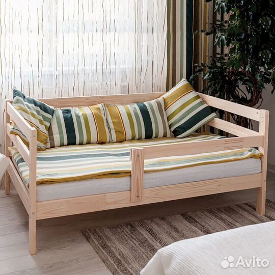 Детская кровать из массива