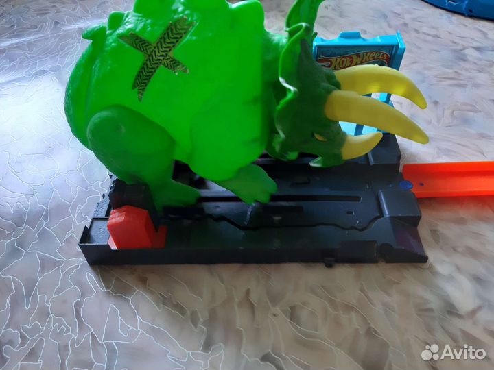 Трекhot Wheels Smashin Triceratops CBF 97