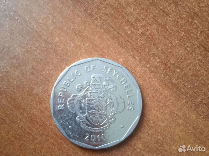 Монета сейшельские острова. 5 рупий 2010 год