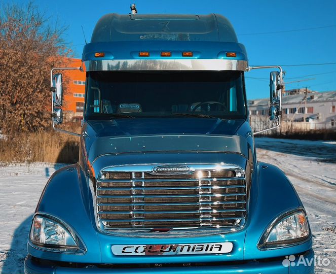 Дефлектор капота на Freightliner / Volvo VNL