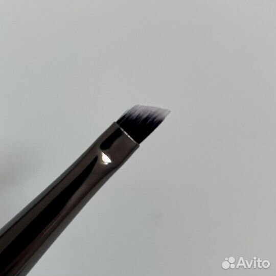 Кисти Chanel и Kiko Milano для макияжа