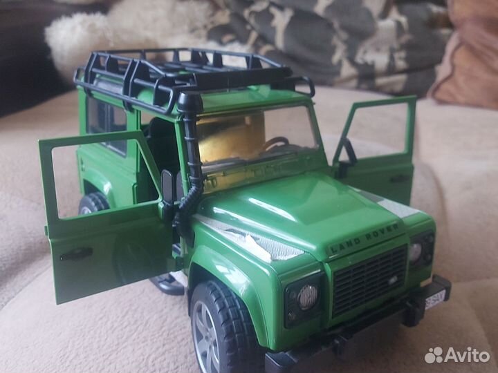 Детская машинка внедорожник landrover defender 110
