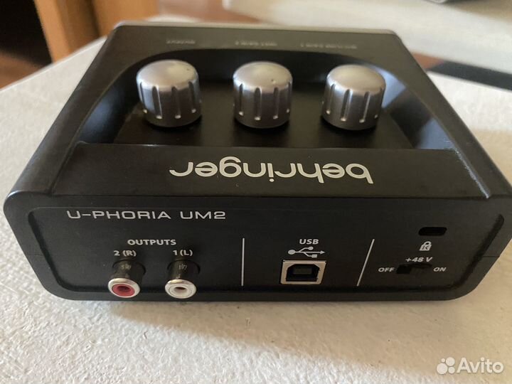 Звуковая карта behringer U-phoria UM2