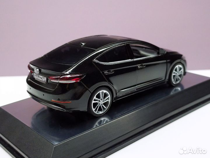 1:40 Hyundai Elantra Black