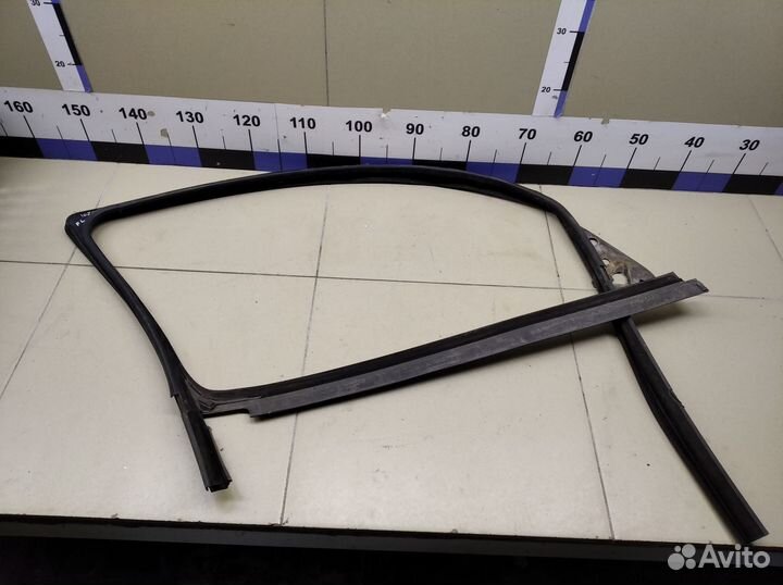 Накладка стекла переднего левого Octavia (A5 1Z) 2