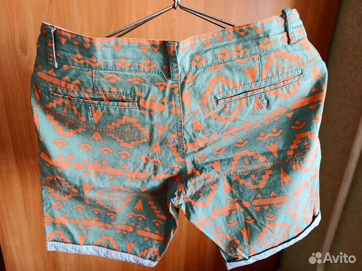 Шорты и бриджи женские