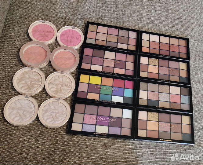 Палетка теней makeup revolution новая