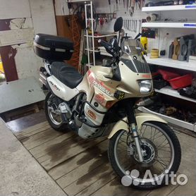 Мотоцикл Honda XL 600 V Transalp 1988 обзор