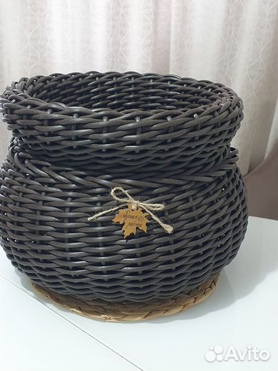 Кашпо из ротанга ручной работы