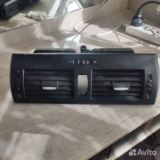 Дефлектор обдува центральный бмв Х3 Е83