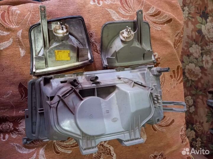 Фара правая Mercedes 190E