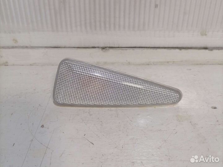 Повторитель поворота правый Renault Sandero 1