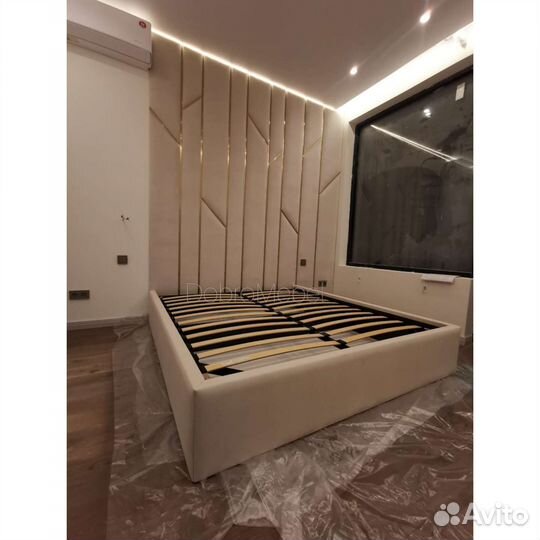 Мягкие стеновые панели, кровать