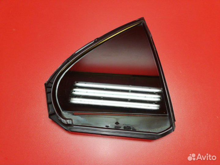 Стекло двери неопускное заднее правое Mitsubishi