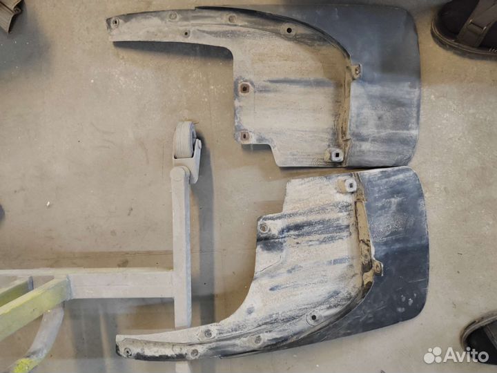 Бампер задний на LX 570