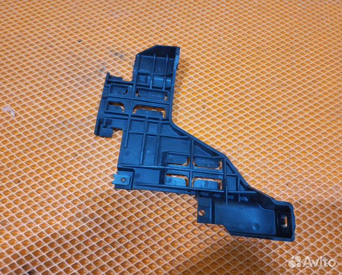 Кронштейн фары передний правый Audi Q5 I 8R cdnc