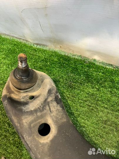 Рычаг передний правый Toyota Noah ZRR80W 3ZR-FAE