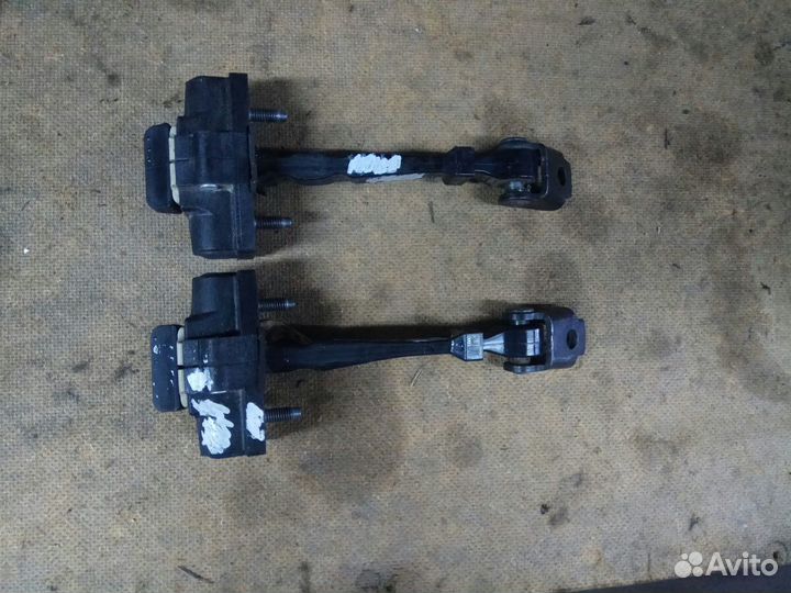 Ограничитель двери Рено Каптюр