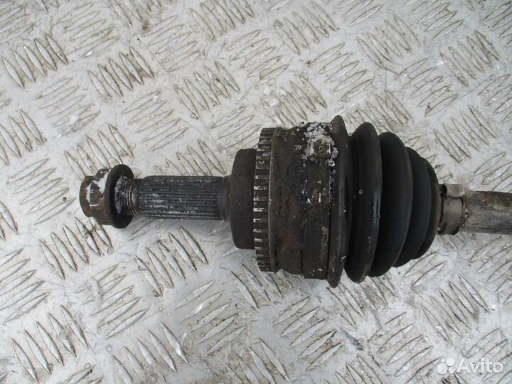 Полуось передняя левая Toyota Yaris 2004г 1SZ 1.0