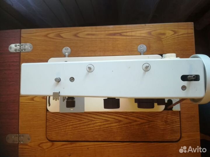 Швейная машинка Чайка 143