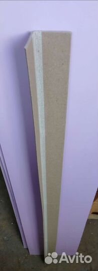 Уголок картонный