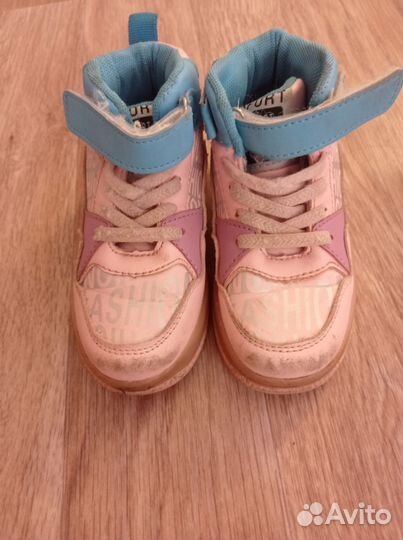 Кроссовки детские