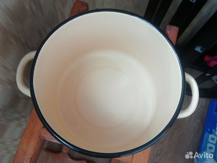 Кастрюля эмалированная