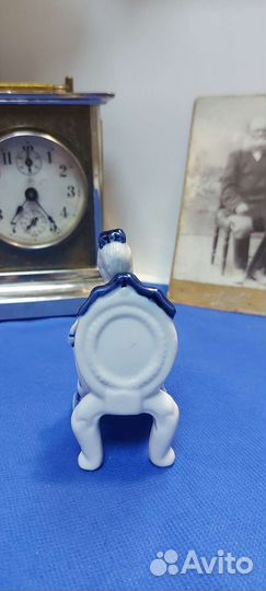 Статуэтка антикварная дама в кресле.Европа