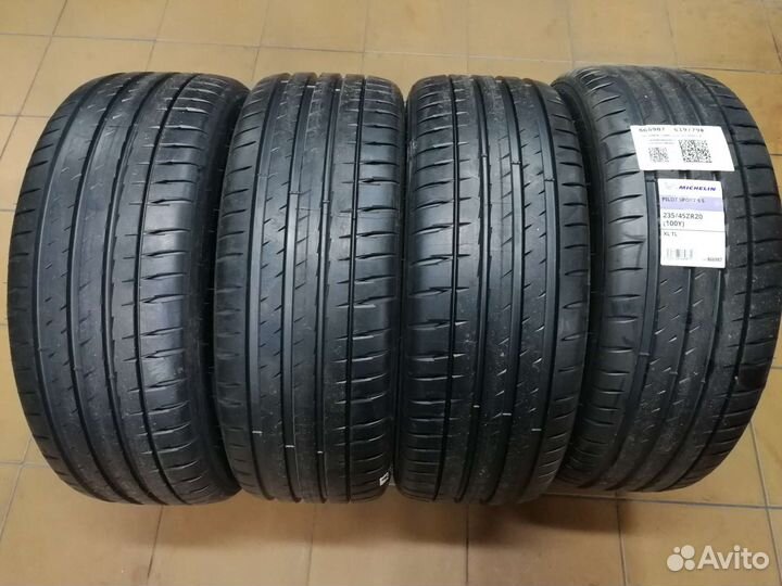 Michelin Pilot Sport 4 SUV 235/45 R20 100V