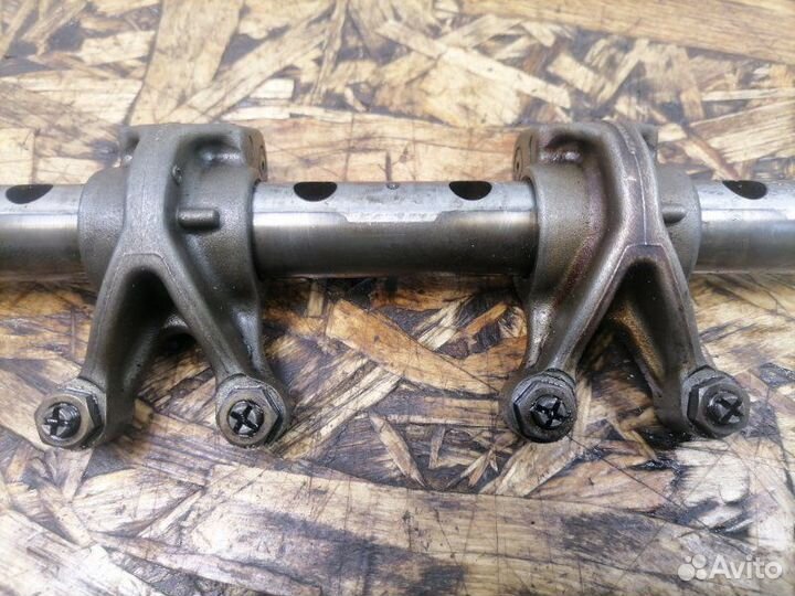 Ось коромысел (выпуск) Mitsubishi Carisma DA 4G93