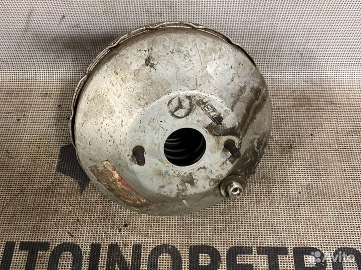 Тормозной вакуумник Mercedes 190 A0034304230