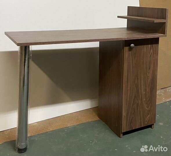 Маникюрный стол