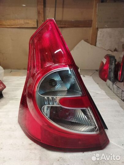 Фонарь левый Sandero 1 новый оригинал 8200734825