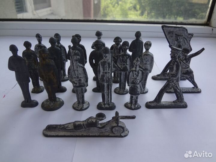 Оловянные и пластиковые солдатики времён СССР