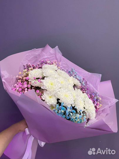 Букет с хризантемой и гипсофилой в наличии