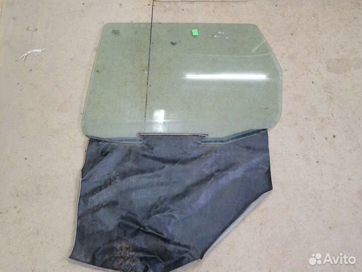 Стекло заднее левое Калина универсал