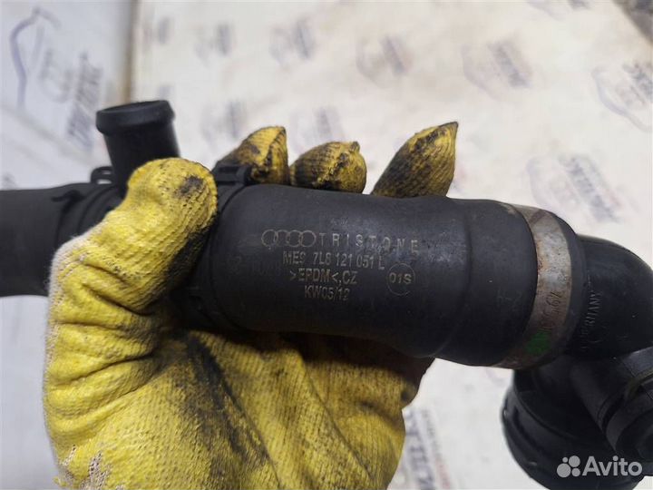 Патрубок радиатора Audi Q7 2005