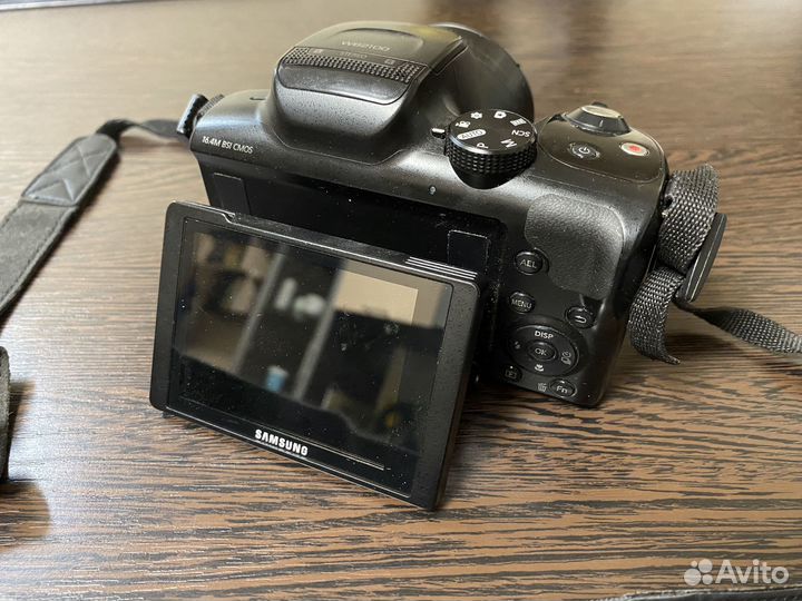 Зеркальный фотоаппарат Samsung WB2100