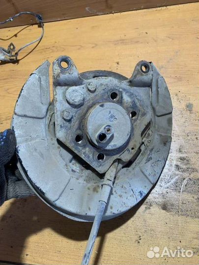 Кулак со ступицей задний правый Mitsubishi Lancer