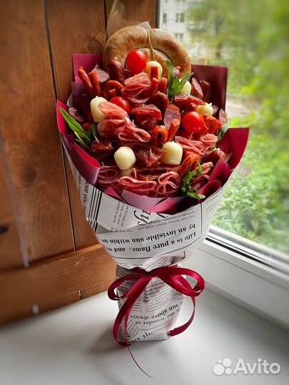 Мужской букет. Корзина с закусками