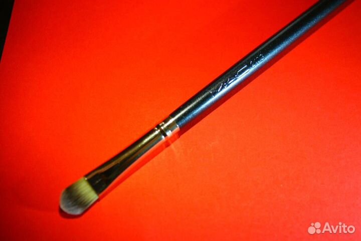 Кисти для макияжа, кисть для губ