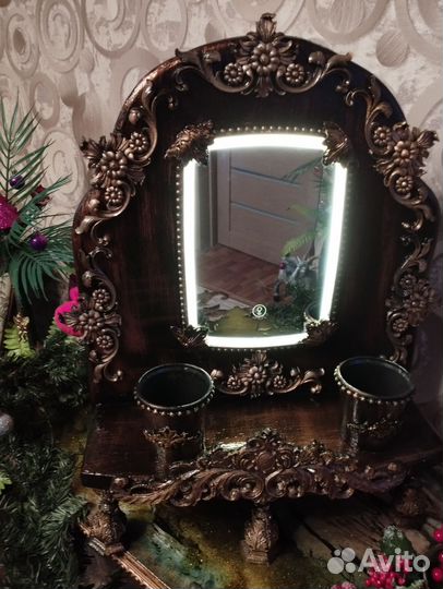 Зеркало с полочкой